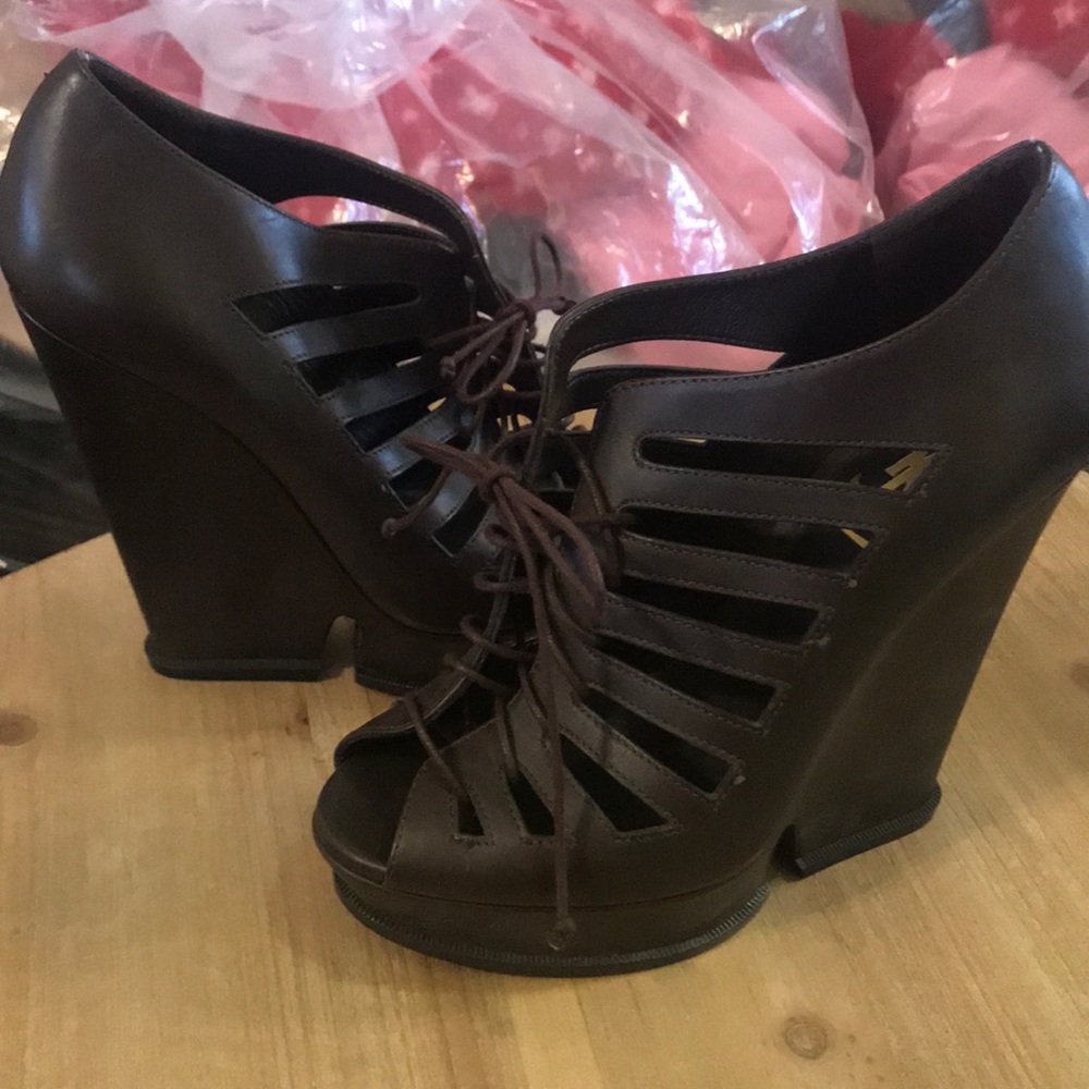 Pristine condition YSL heels